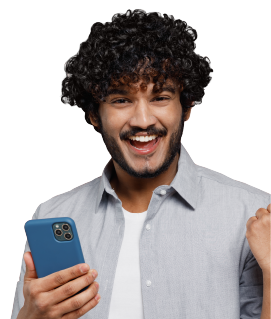 Joven con tablet y tarjeta de ahorros